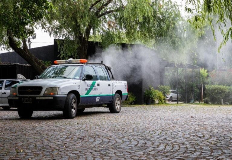 SE REFORZARON LOS OPERATIVOS DE FUMIGACIÓN EN ESPACIOS PÚBLICOS